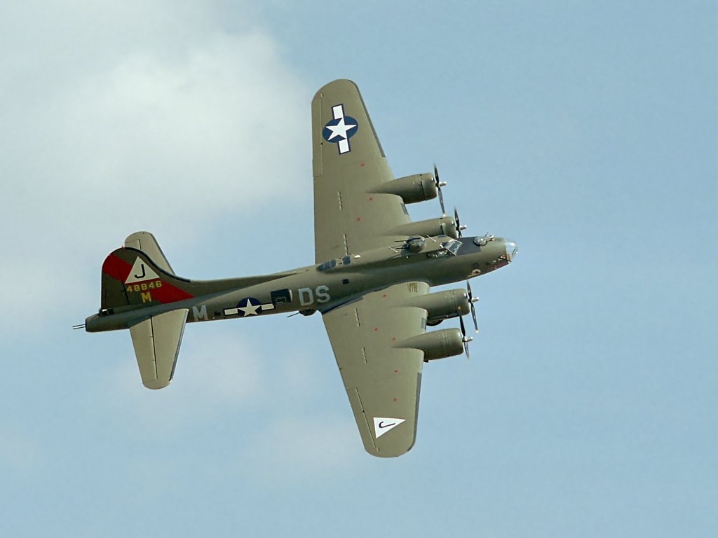 B-17G Flying Fortress Pink Lady.  Click for next photo.
