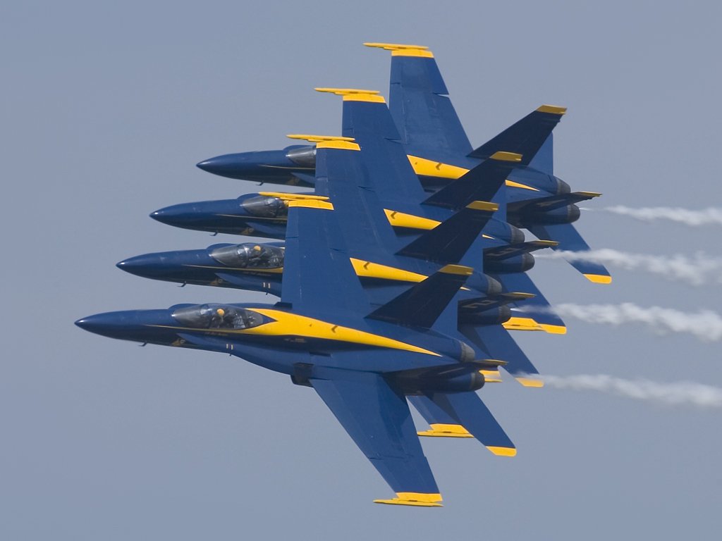 Blue Angels in a tight line. 100-400mm (400mm), 1/500 at f/10.  Click for next photo.