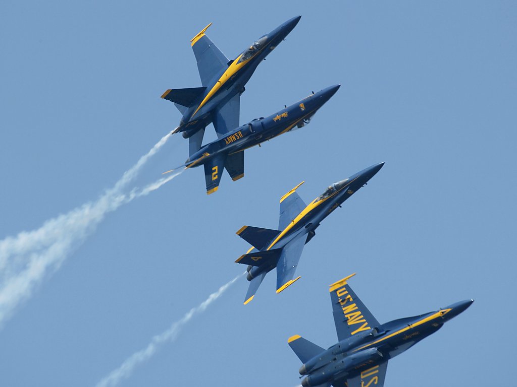 Blue Angels break out of formation. 100-400mm (400mm), 1/500 at f/10.  Click for next photo.