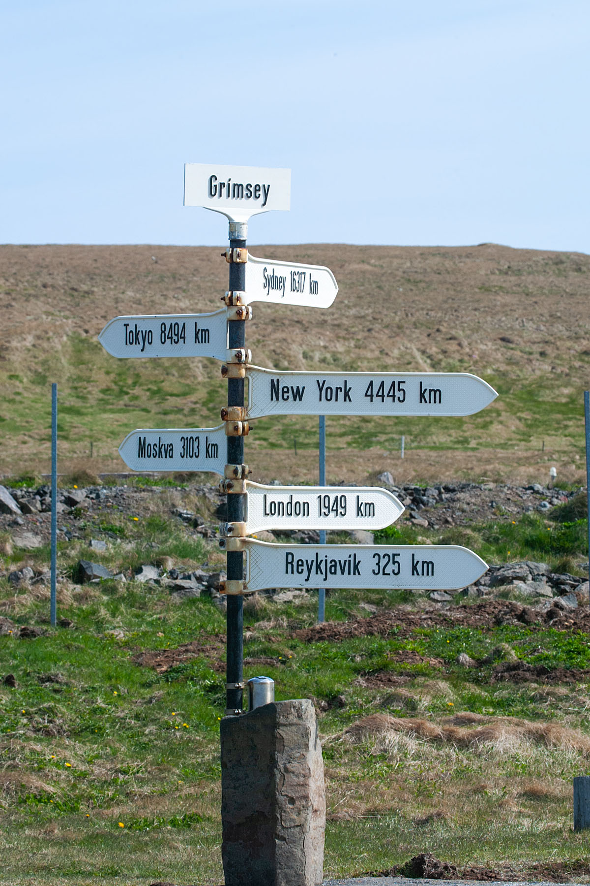 The signpost on Grimsey marking the Arctic Circle.  Click for next photo.