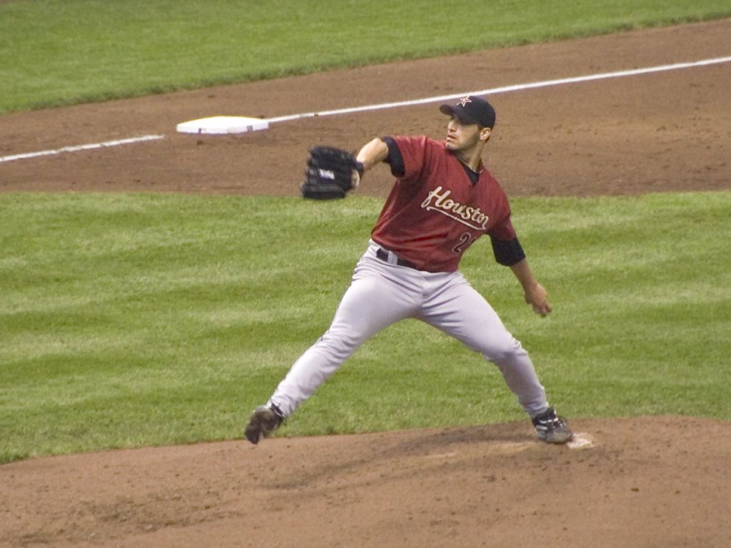 Andy Pettite hurls for the Astros in Milwaukee.  Click for next photo.