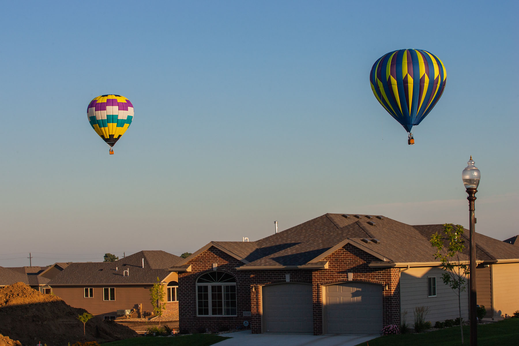 Balloons over my house in Sioux Falls.  Click for next photo.