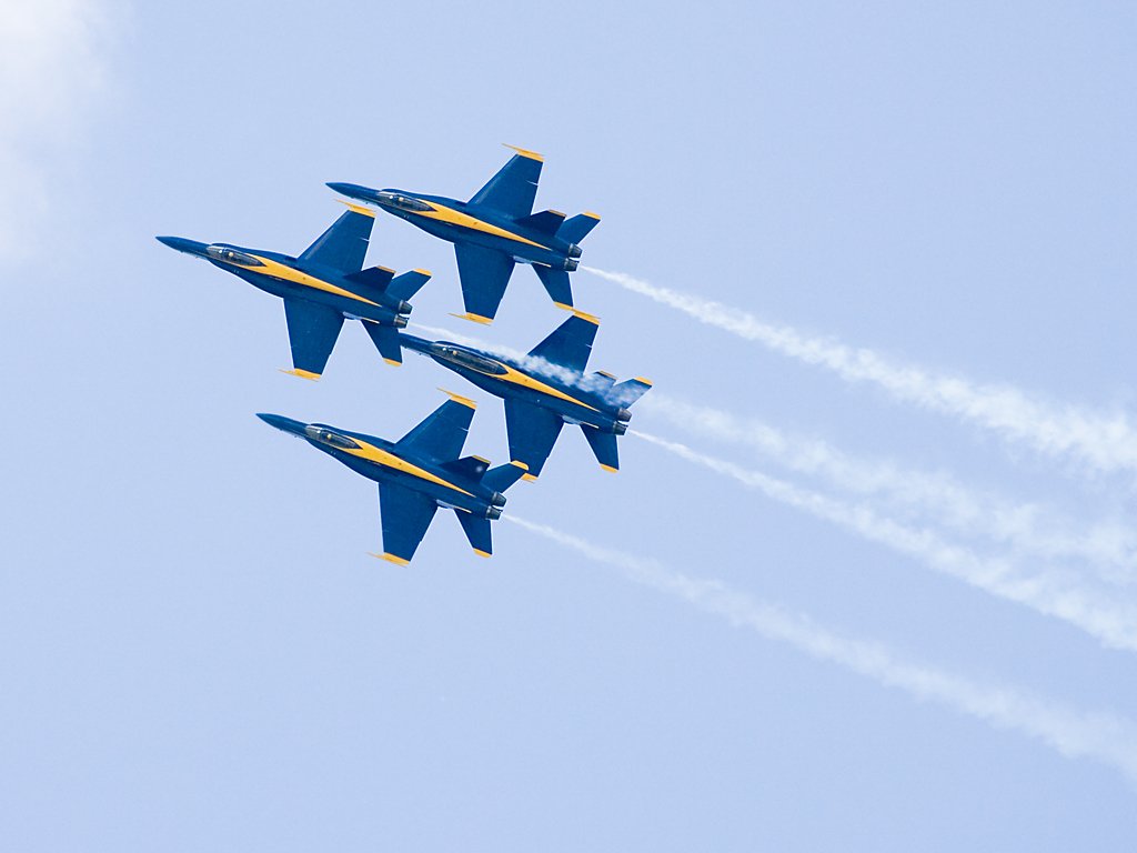 Blue Angels, Sioux Falls Air Show.  Click for next photo.