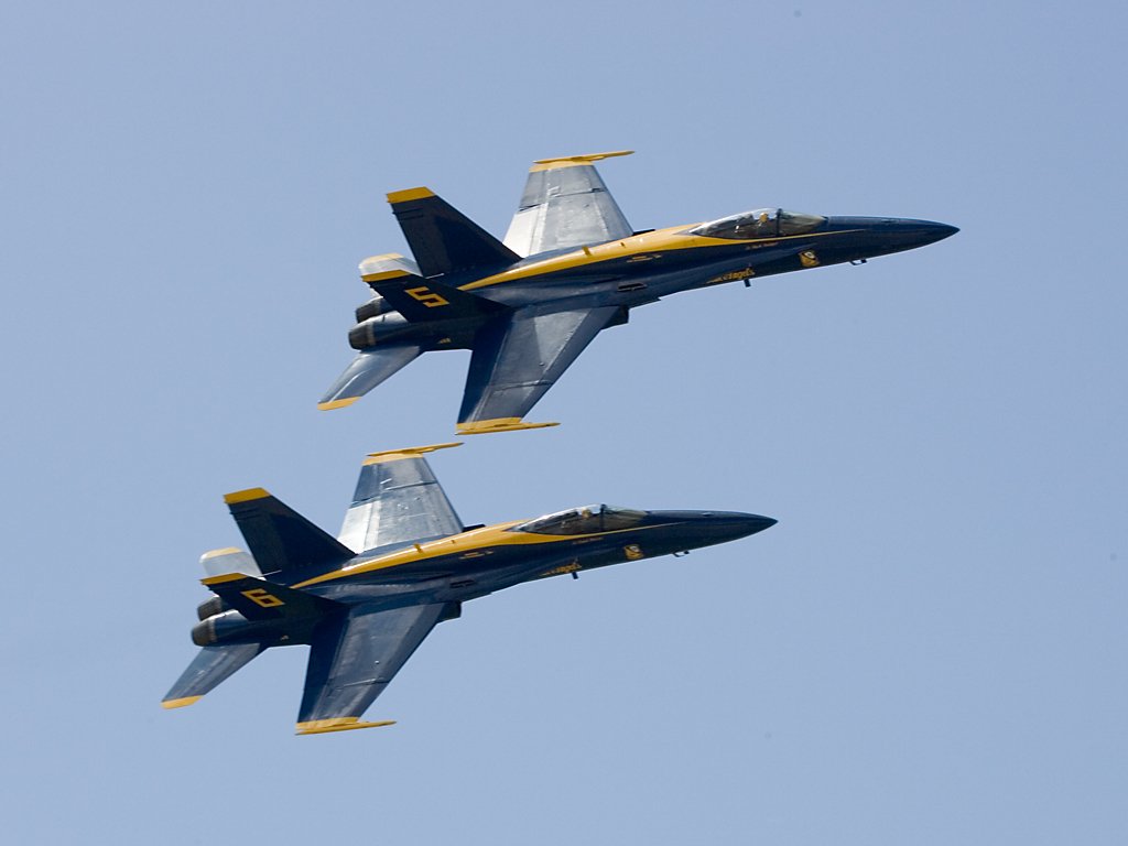 Blue Angels, Sioux Falls Air Show.  Click for next photo.