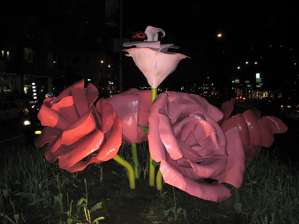 Rose sculpture on Park Avenue.  Click for next photo.