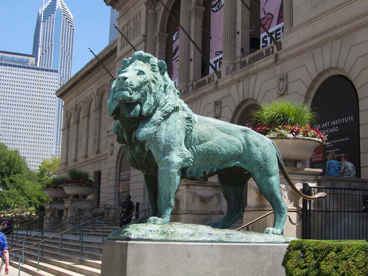 Lion in front of Art Institute of Chicago.  Click for next photo.