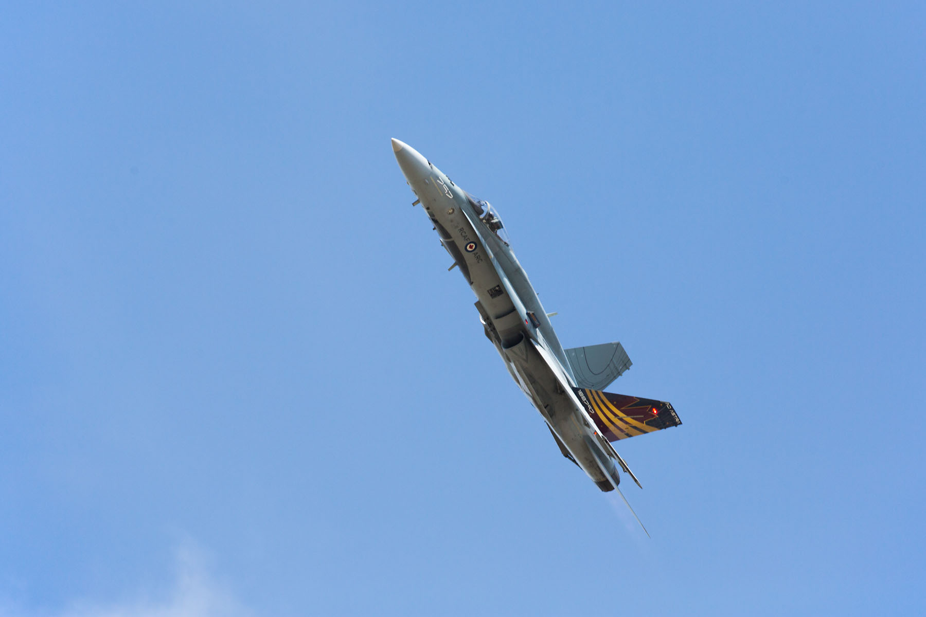 Canadian CF-18, Sioux Falls Air Show.  Click for next photo.