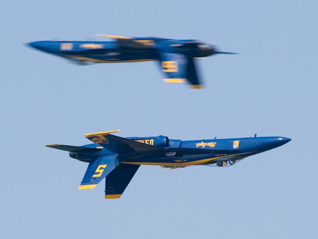 Blue Angels, Quonset Point, Rhode Island, 2003. Photo 100-400mm (400mm), 1/500 at f/10.  Click for next photo.