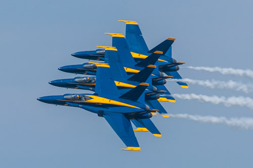 Blue Angels in a tight line. 100-400mm (400mm), 1/500 at f/10.