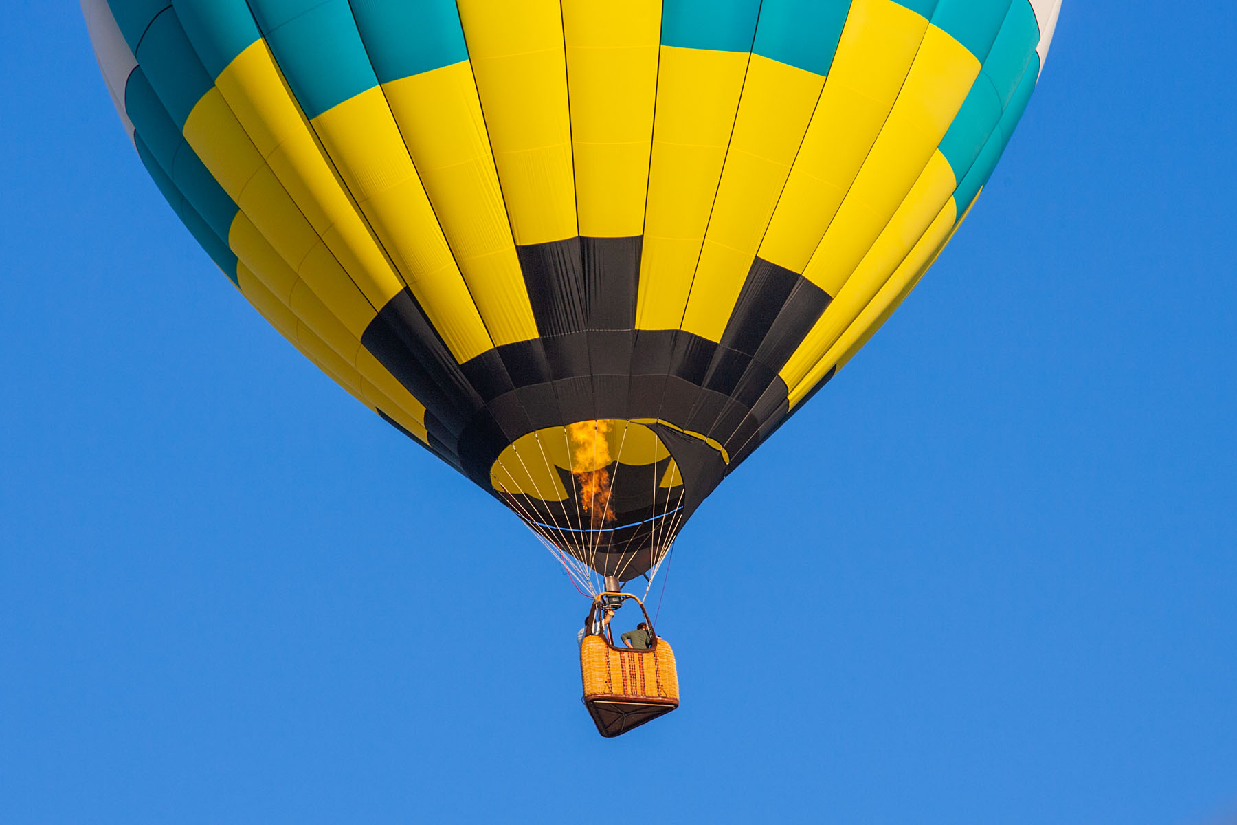 Balloon over my house in Sioux Falls.  Click for next photo.