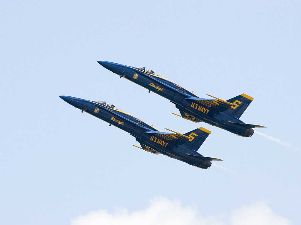 Blue Angels, Sioux Falls Air Show.  Click for next photo.