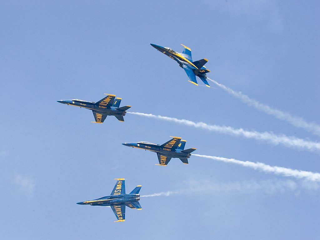 Blue Angels, Sioux Falls Air Show.  Click for next photo.