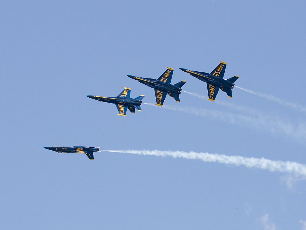 Blue Angels, Sioux Falls Air Show.  Click for next photo.