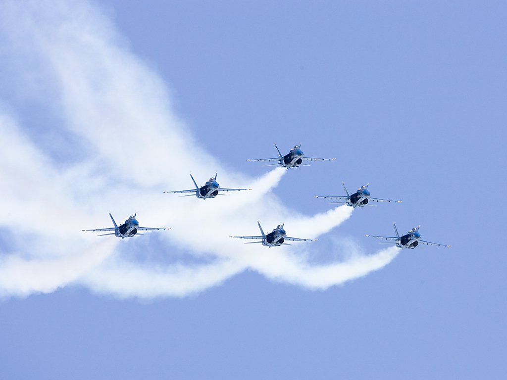 Blue Angels, Sioux Falls Air Show.  Click for next photo.