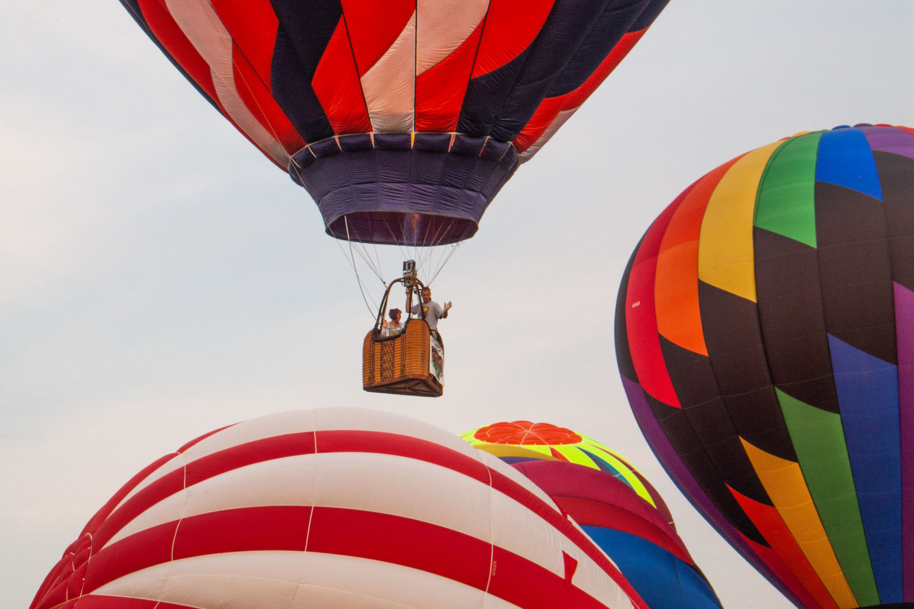 Balloon launch, Great Plains Balloon Race, Sioux Falls.  Click for next photo.