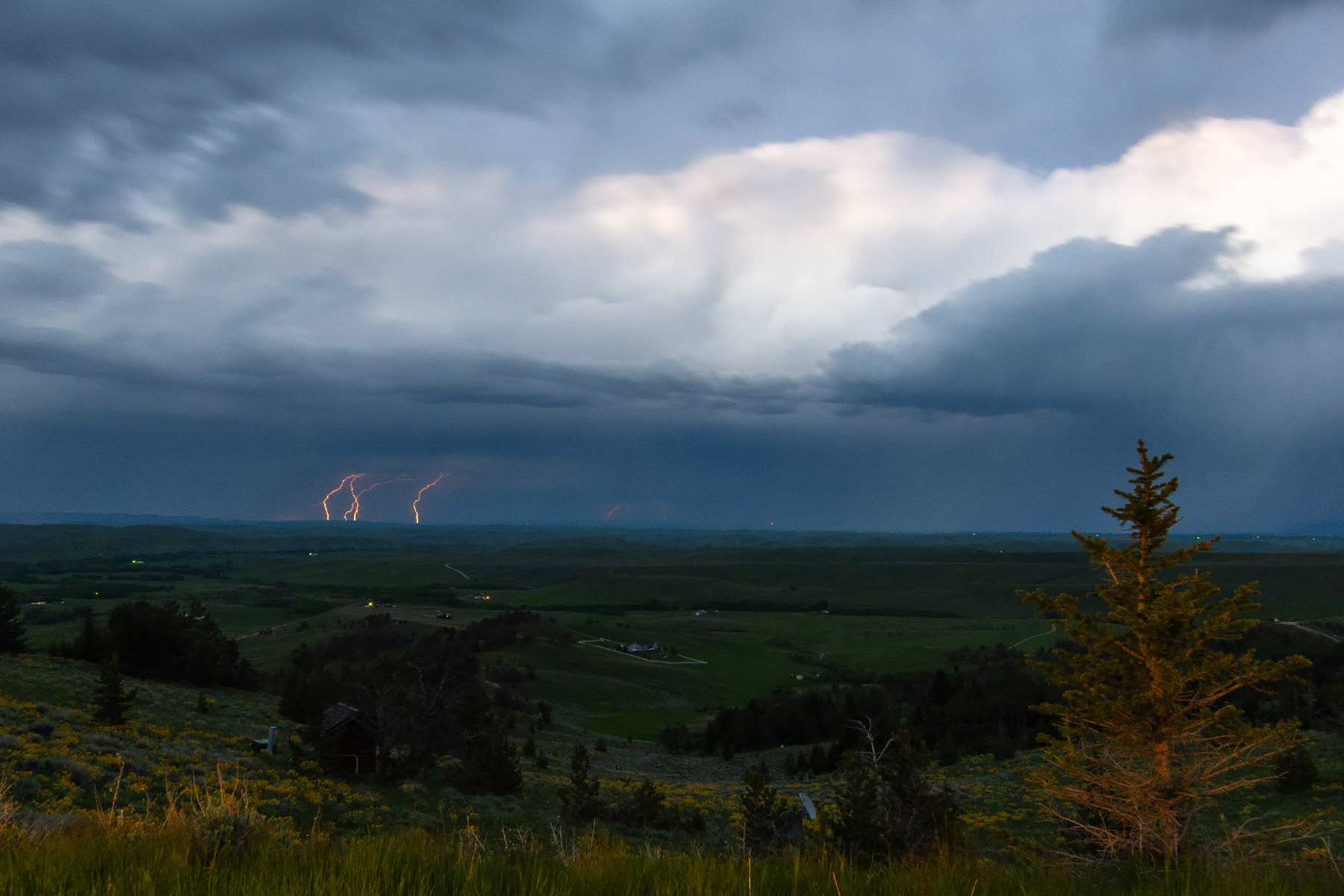 Storm starting, Luther, MT.  Click for next photo.
