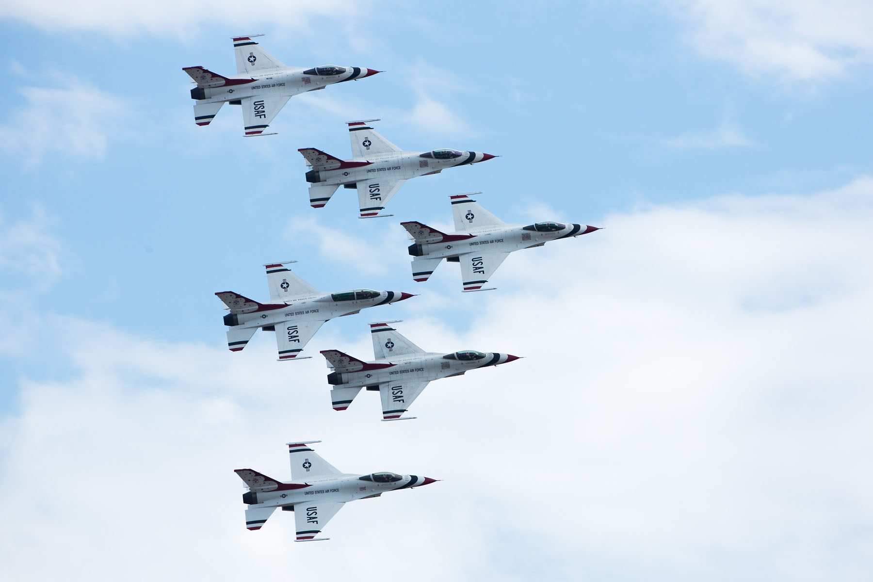 USAF Thunderbirds, Sioux Falls Air Show.  Click for next photo.