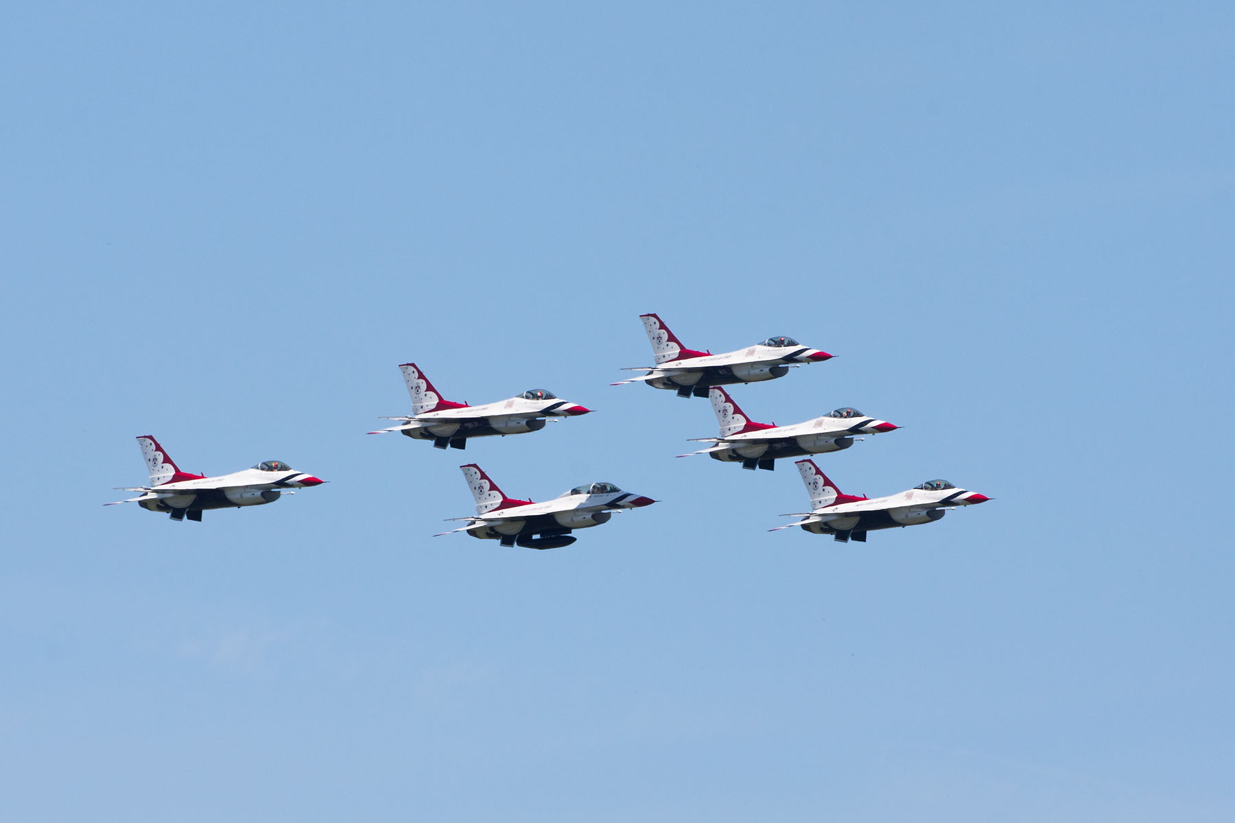 USAF Thunderbirds, Sioux Falls Air Show.  Click for next photo.